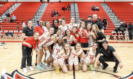 The GHS girls' basketball team – The Cardinal Column